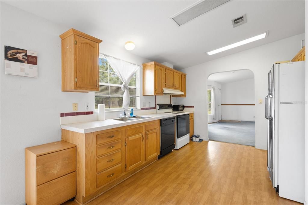 For Rent: $1,600 (3 beds, 2 baths, 1710 Square Feet)