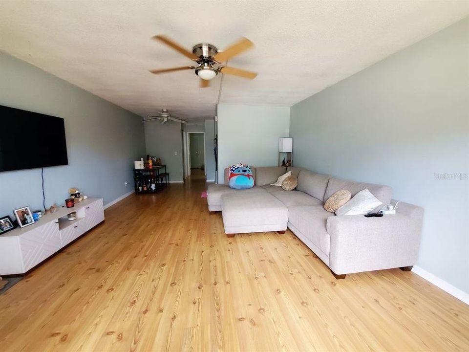 For Rent: $1,100 (1 beds, 1 baths, 660 Square Feet)