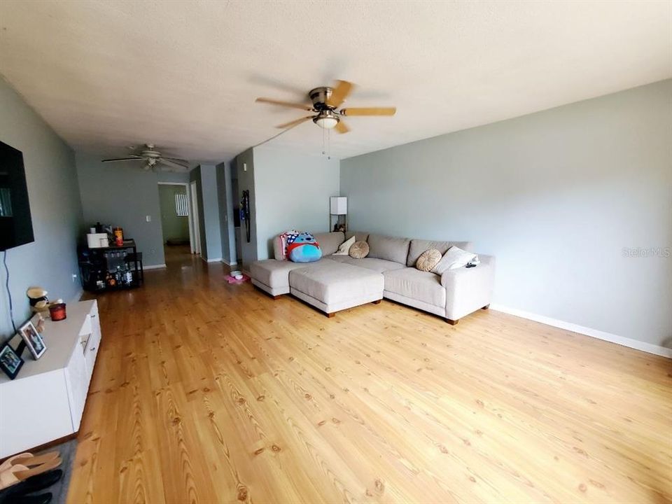 For Rent: $1,100 (1 beds, 1 baths, 660 Square Feet)