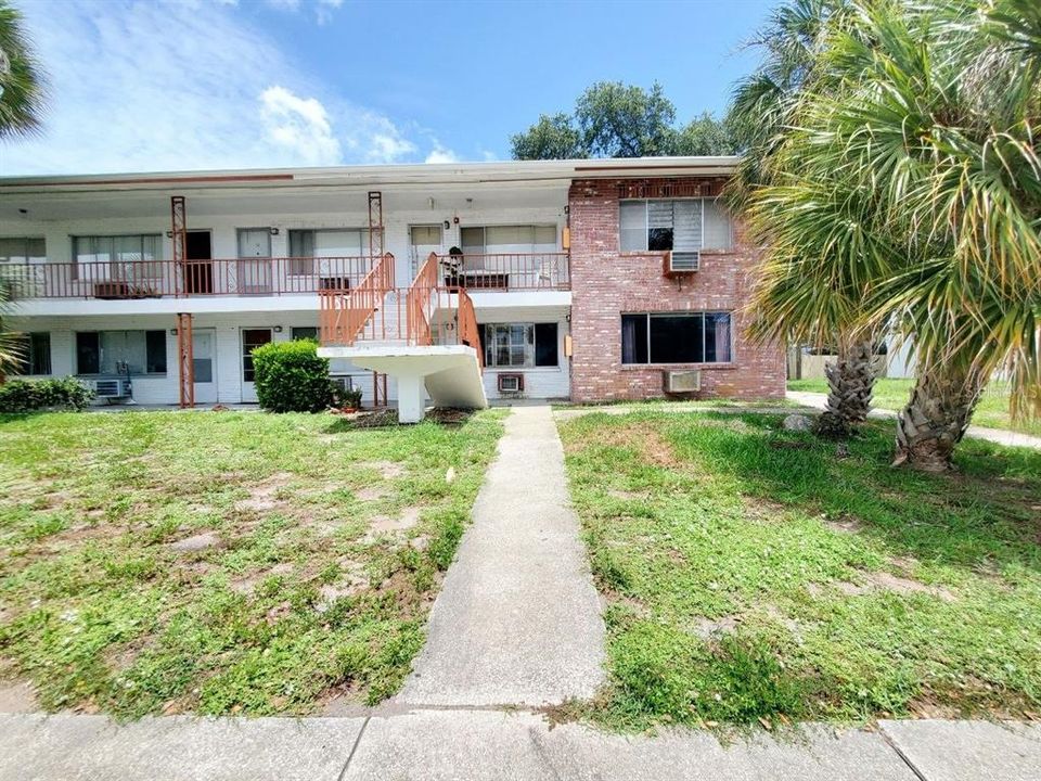 For Rent: $1,100 (1 beds, 1 baths, 660 Square Feet)