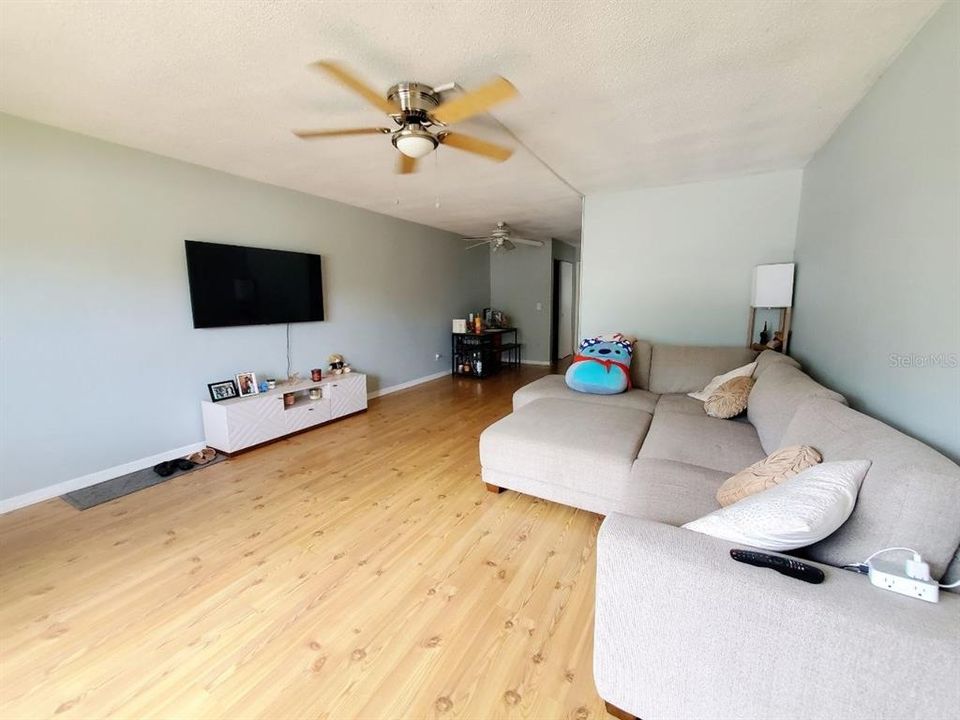 For Rent: $1,100 (1 beds, 1 baths, 660 Square Feet)