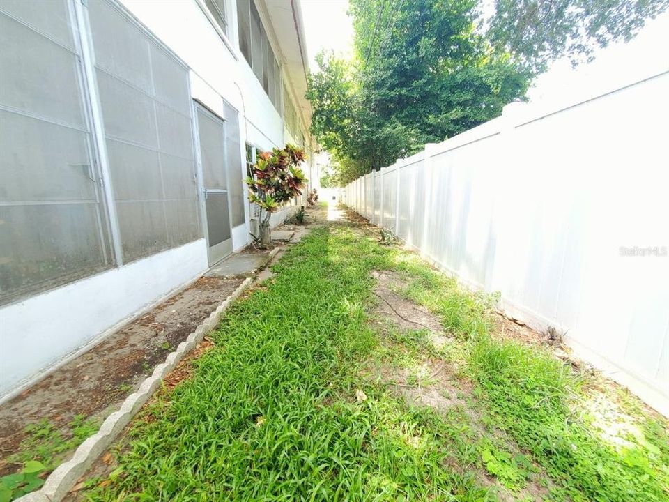 For Rent: $1,100 (1 beds, 1 baths, 660 Square Feet)