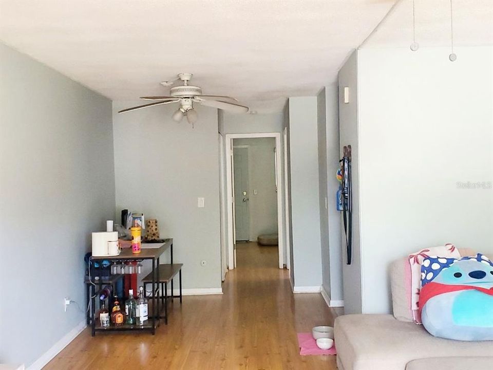 For Rent: $1,100 (1 beds, 1 baths, 660 Square Feet)