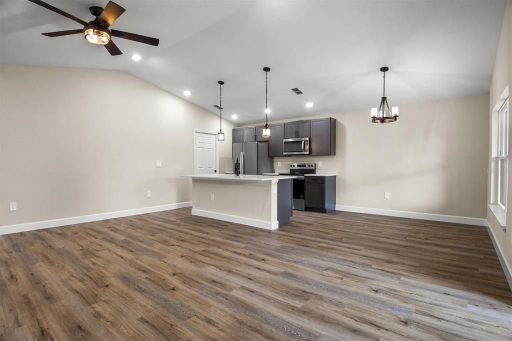 For Sale: $289,900 (3 beds, 2 baths, 1619 Square Feet)