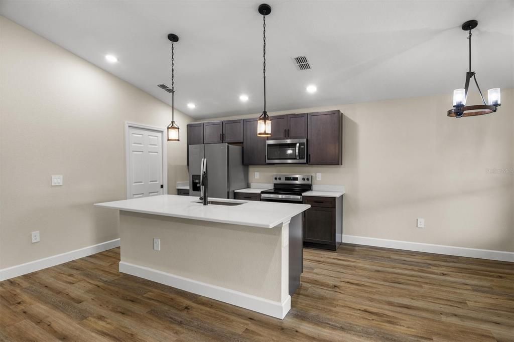 For Sale: $289,900 (3 beds, 2 baths, 1619 Square Feet)