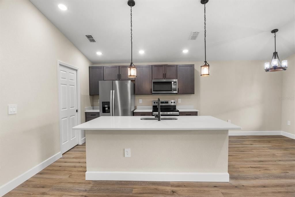 For Sale: $289,900 (3 beds, 2 baths, 1619 Square Feet)