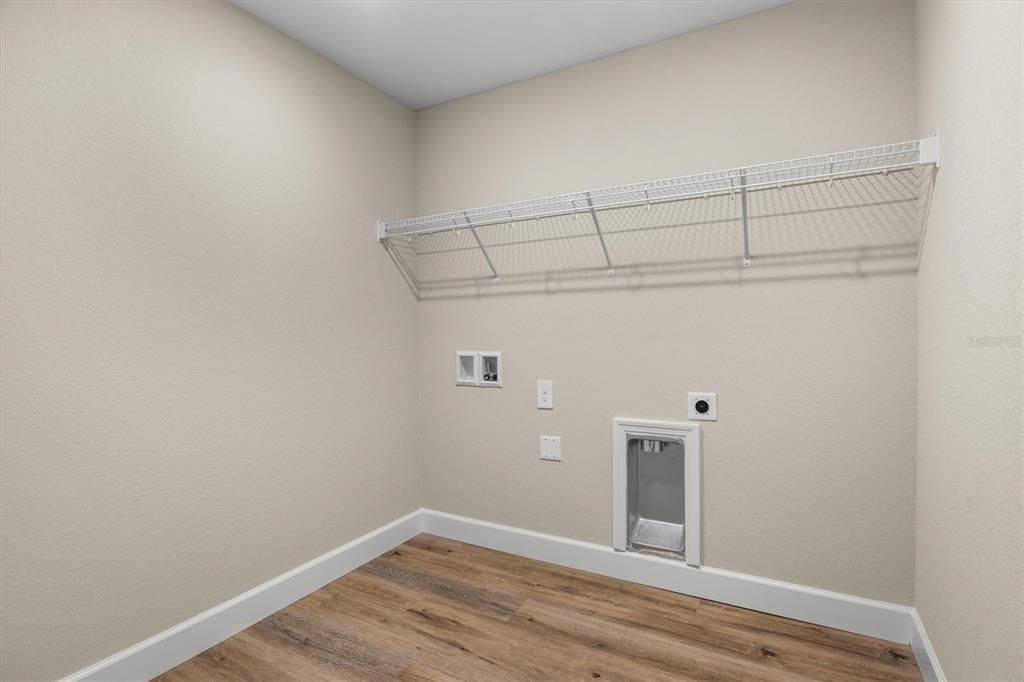 For Sale: $289,900 (3 beds, 2 baths, 1619 Square Feet)