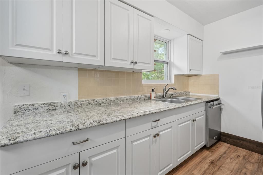For Sale: $260,000 (3 beds, 1 baths, 1422 Square Feet)