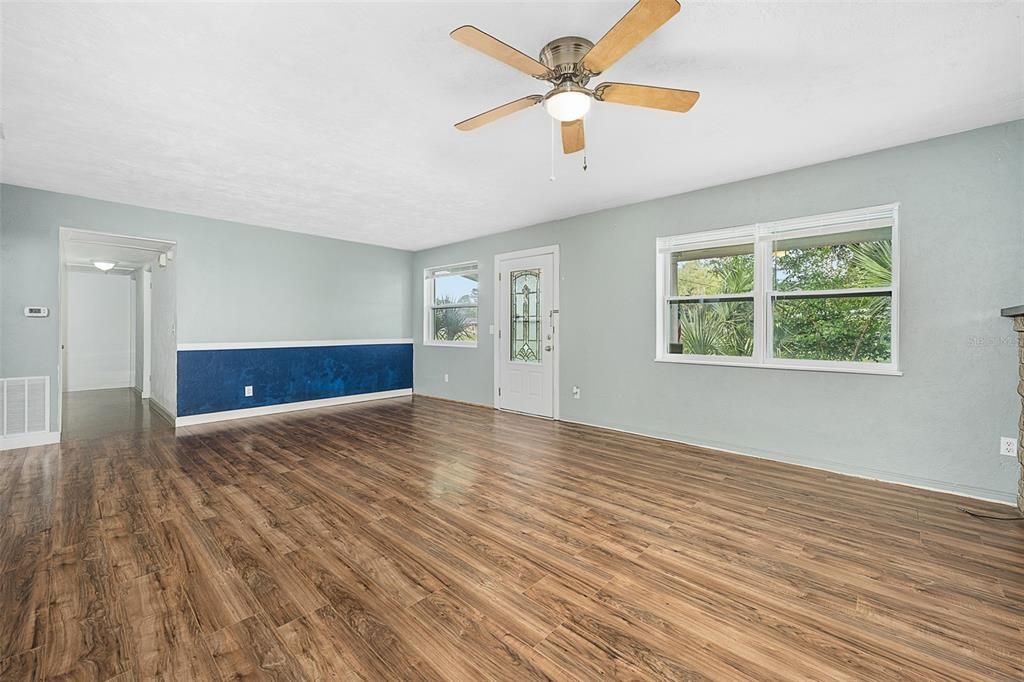 For Sale: $260,000 (3 beds, 1 baths, 1422 Square Feet)