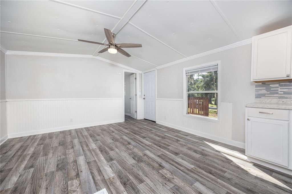 For Sale: $100,000 (2 beds, 2 baths, 784 Square Feet)
