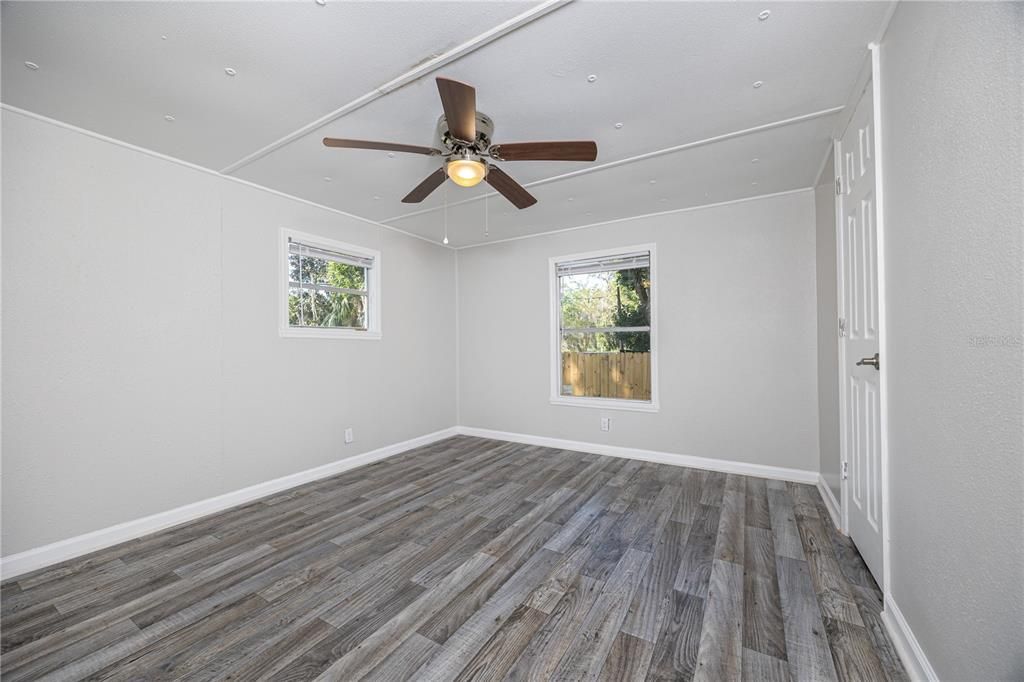 For Sale: $100,000 (2 beds, 2 baths, 784 Square Feet)