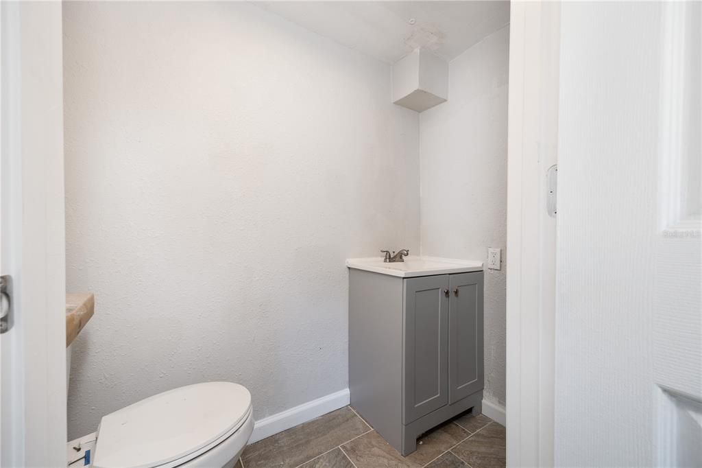 For Sale: $100,000 (2 beds, 2 baths, 784 Square Feet)