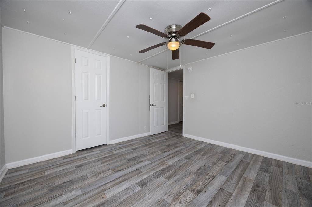 For Sale: $100,000 (2 beds, 2 baths, 784 Square Feet)