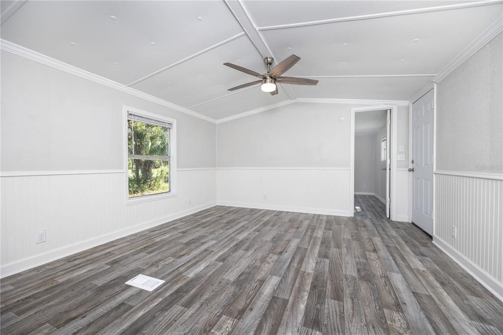For Sale: $100,000 (2 beds, 2 baths, 784 Square Feet)