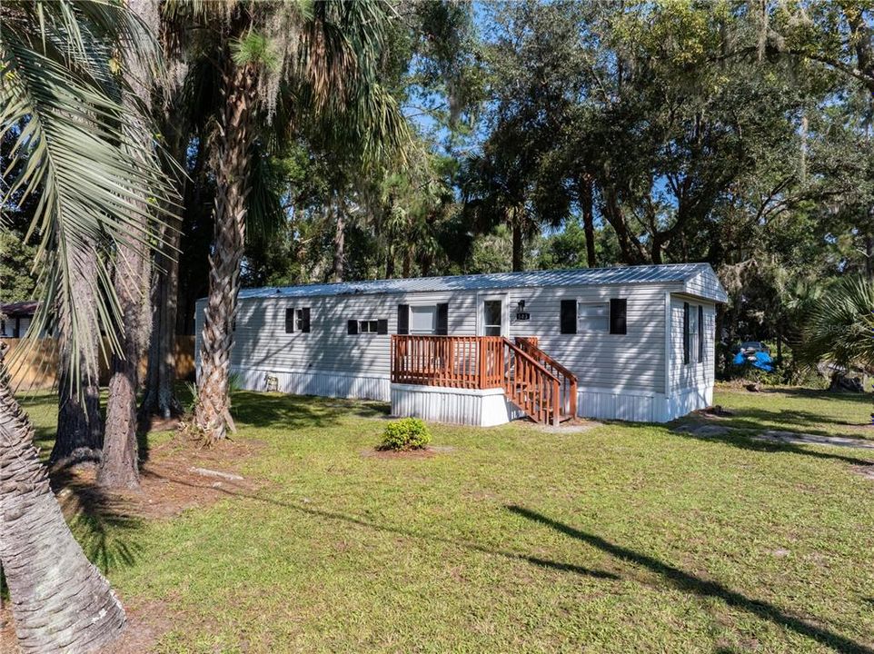 For Sale: $100,000 (2 beds, 2 baths, 784 Square Feet)