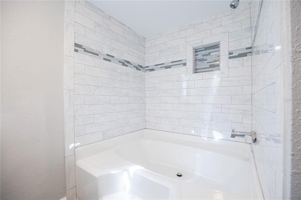 For Sale: $100,000 (2 beds, 2 baths, 784 Square Feet)