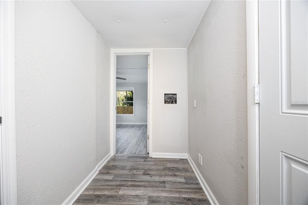 For Sale: $100,000 (2 beds, 2 baths, 784 Square Feet)