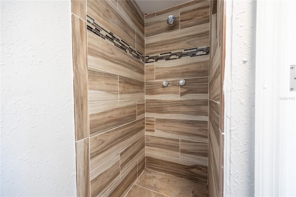 For Sale: $100,000 (2 beds, 2 baths, 784 Square Feet)