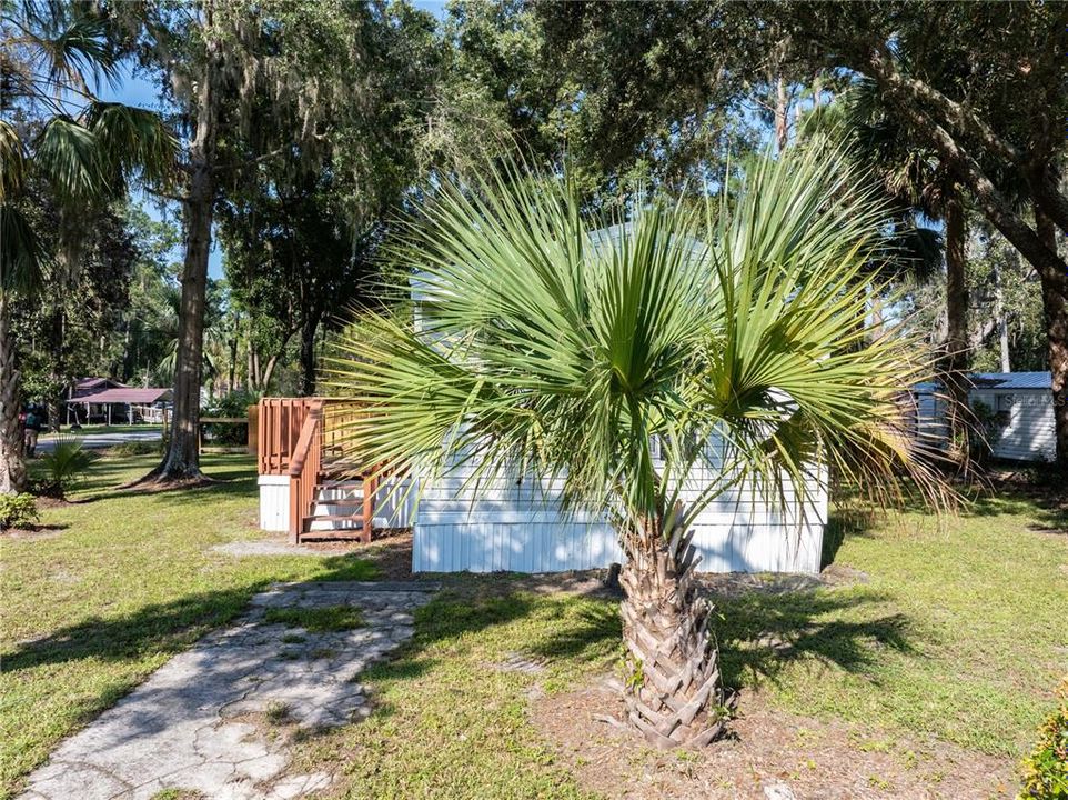 For Sale: $100,000 (2 beds, 2 baths, 784 Square Feet)