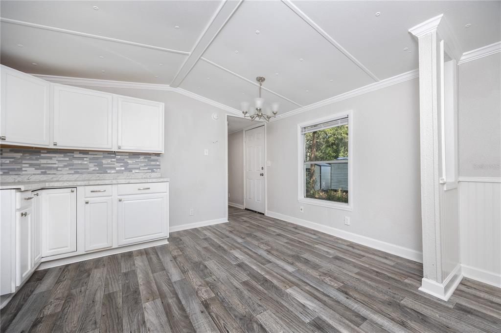 For Sale: $100,000 (2 beds, 2 baths, 784 Square Feet)