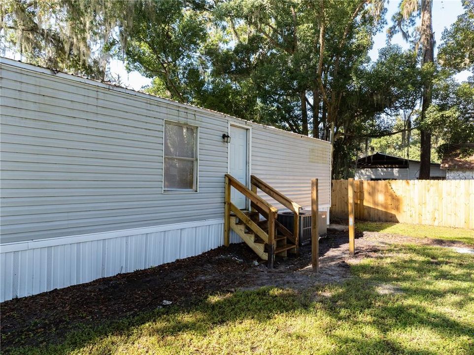 For Sale: $100,000 (2 beds, 2 baths, 784 Square Feet)