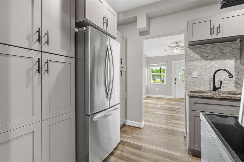 На продажу: $174,900 (3 спален, 2 ванн, 1026 Квадратных фут)