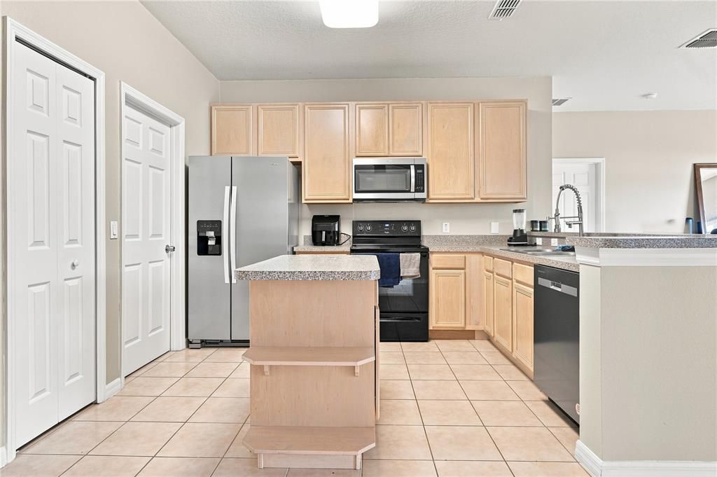 For Rent: $3,500 (4 beds, 3 baths, 2262 Square Feet)