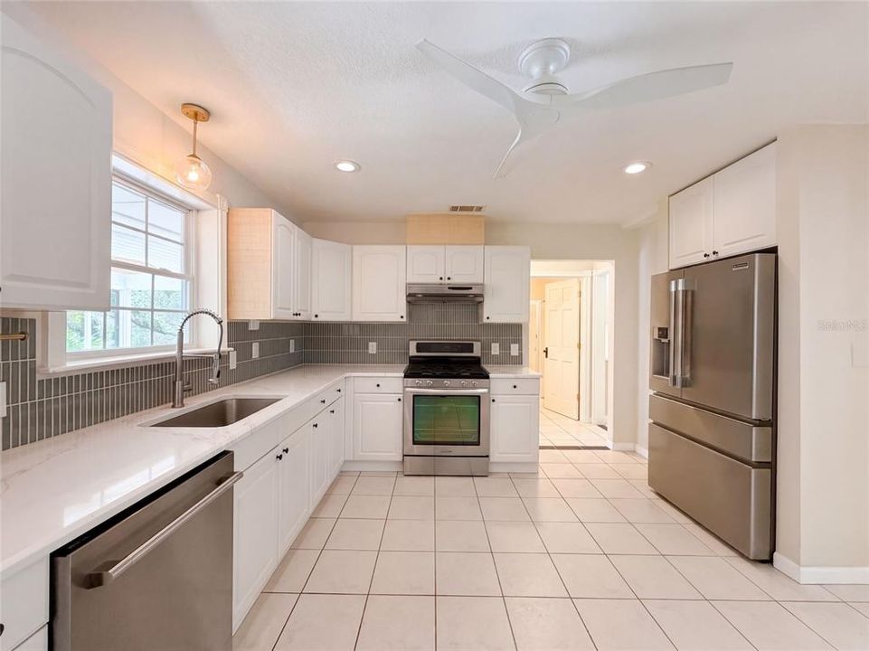 For Sale: $776,000 (3 beds, 4 baths, 2512 Square Feet)
