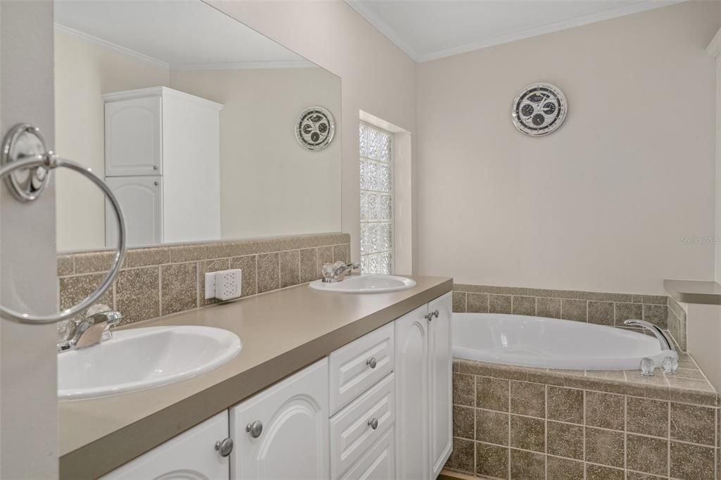 For Sale: $299,000 (3 beds, 2 baths, 1890 Square Feet)