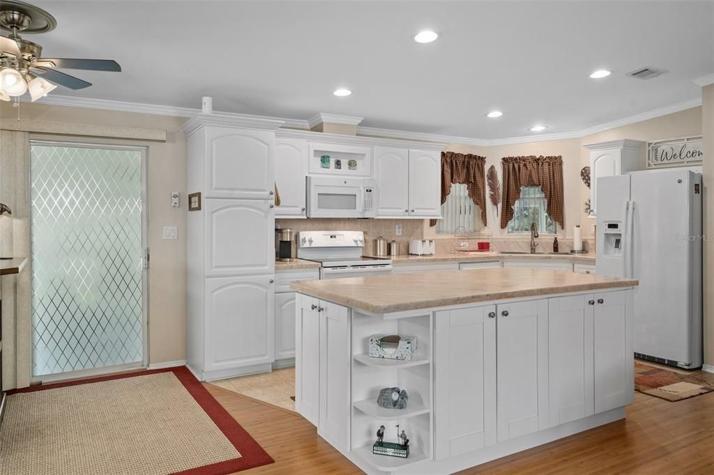 For Sale: $299,000 (3 beds, 2 baths, 1890 Square Feet)