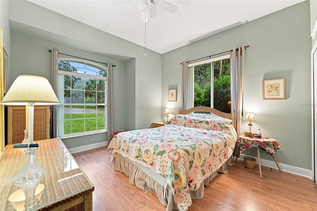 En Venta: $669,000 (4 camas, 3 baños, 2713 Pies cuadrados)