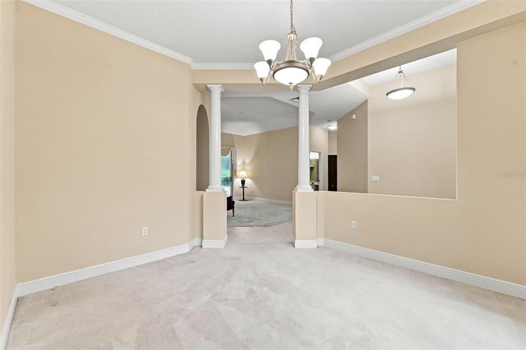 En Venta: $669,000 (4 camas, 3 baños, 2713 Pies cuadrados)