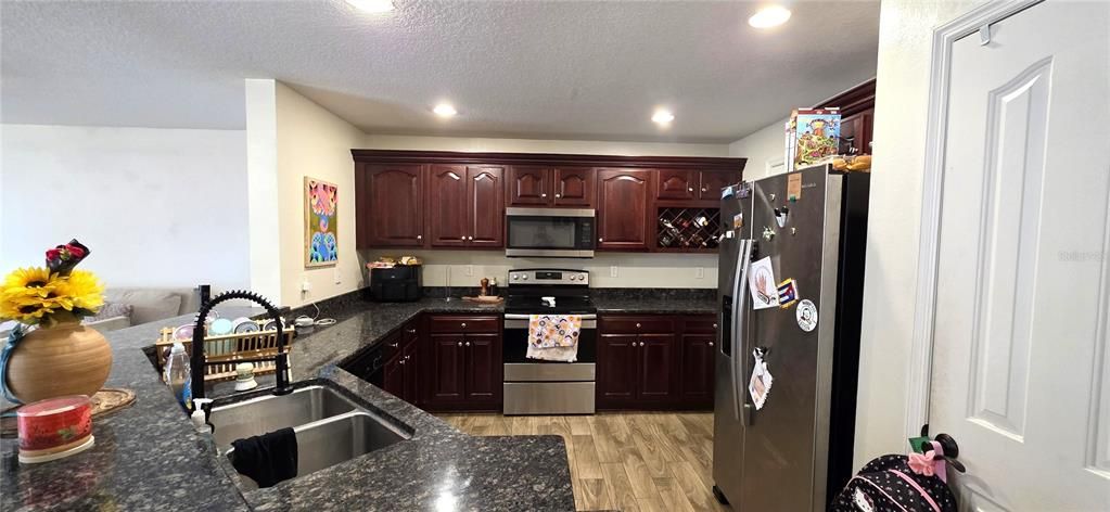 For Sale: $220,000 (2 beds, 2 baths, 1364 Square Feet)