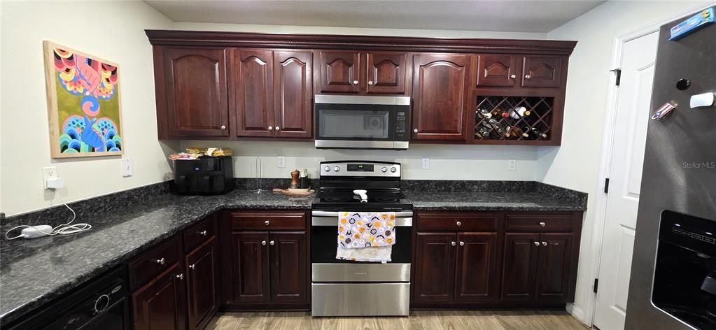 For Sale: $220,000 (2 beds, 2 baths, 1364 Square Feet)