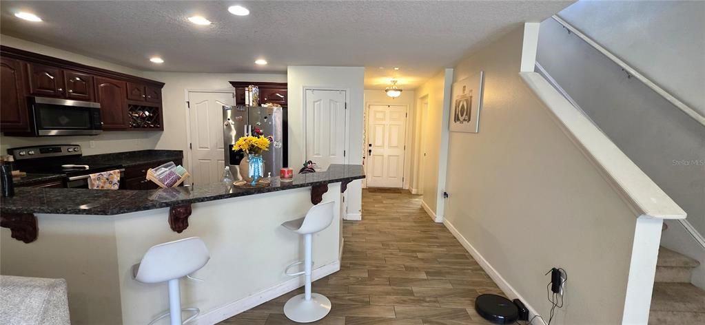 For Sale: $220,000 (2 beds, 2 baths, 1364 Square Feet)
