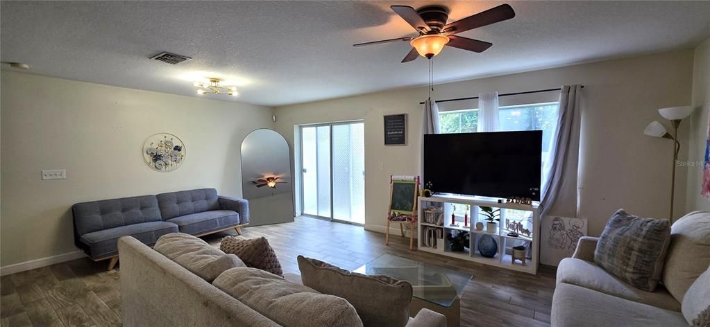 For Sale: $220,000 (2 beds, 2 baths, 1364 Square Feet)