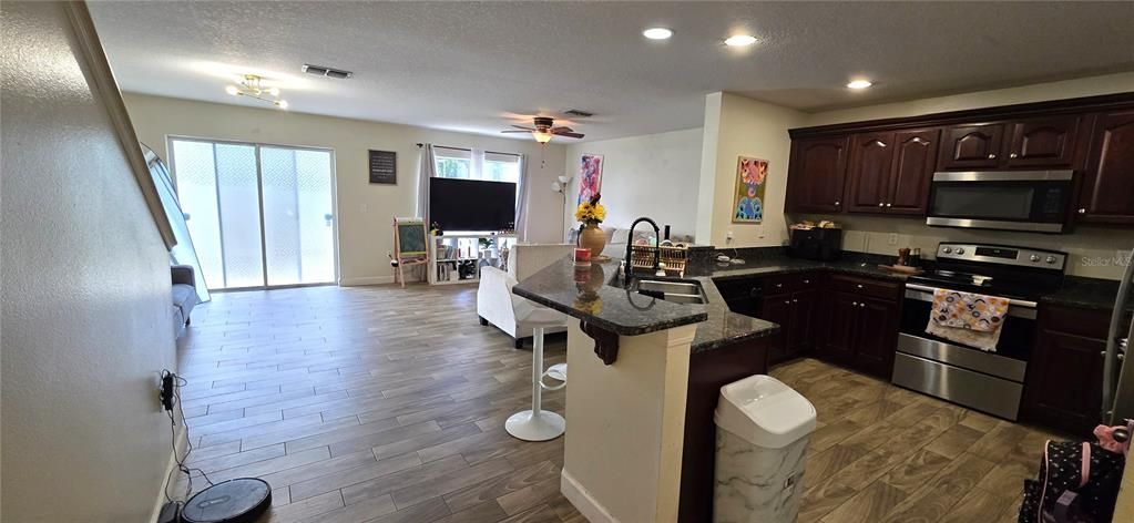 For Sale: $220,000 (2 beds, 2 baths, 1364 Square Feet)