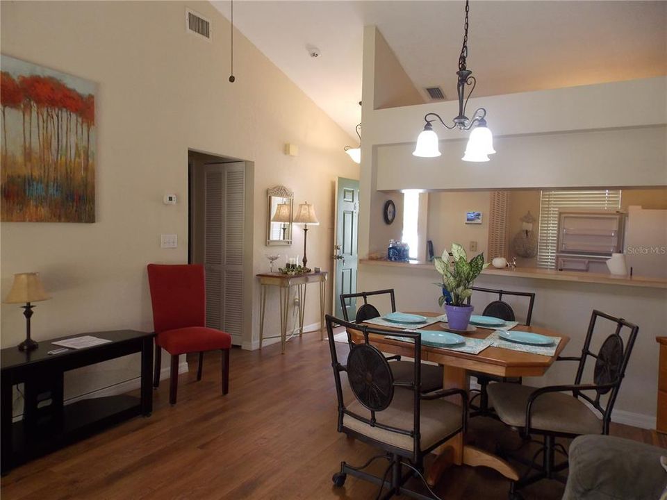 En Venta: $142,000 (2 camas, 2 baños, 741 Pies cuadrados)