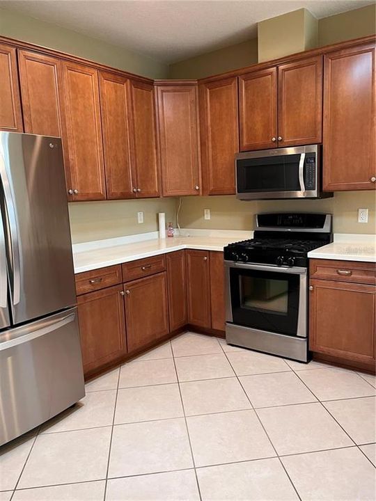 For Rent: $2,500 (3 beds, 2 baths, 1933 Square Feet)