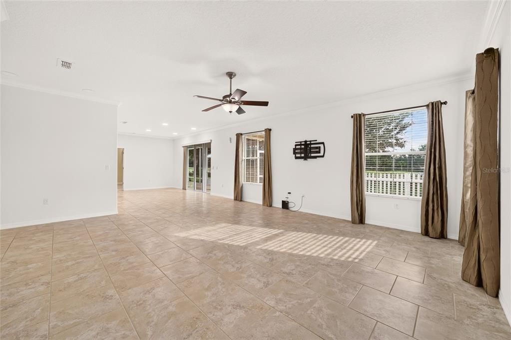 En Venta: $399,900 (3 camas, 2 baños, 2357 Pies cuadrados)