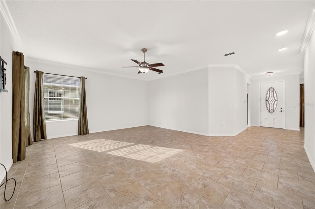 En Venta: $399,900 (3 camas, 2 baños, 2357 Pies cuadrados)