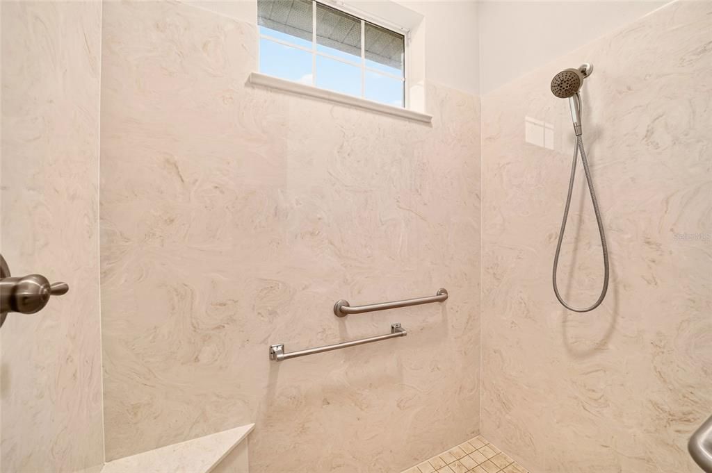 En Venta: $399,900 (3 camas, 2 baños, 2357 Pies cuadrados)