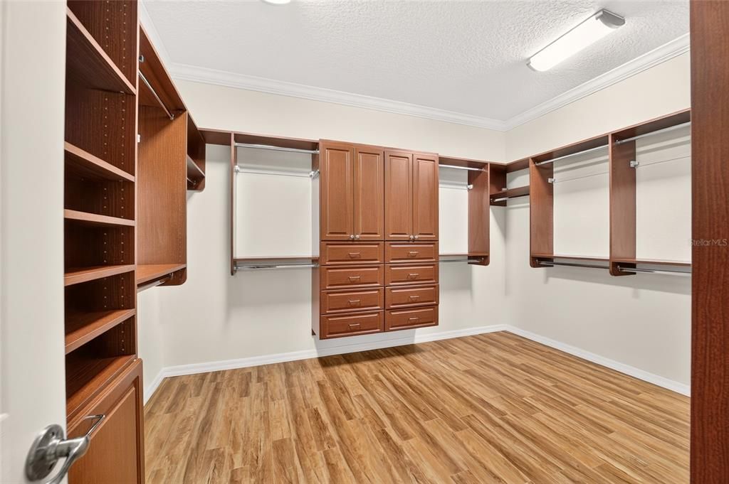 En Venta: $399,900 (3 camas, 2 baños, 2357 Pies cuadrados)