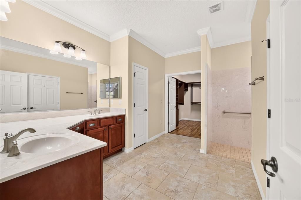 En Venta: $399,900 (3 camas, 2 baños, 2357 Pies cuadrados)