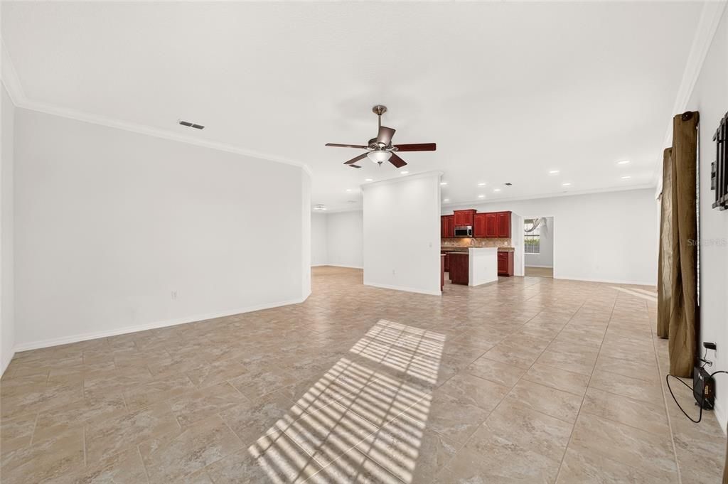 En Venta: $399,900 (3 camas, 2 baños, 2357 Pies cuadrados)