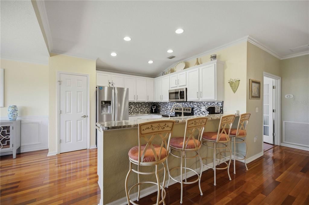 For Sale: $284,900 (2 beds, 2 baths, 1575 Square Feet)