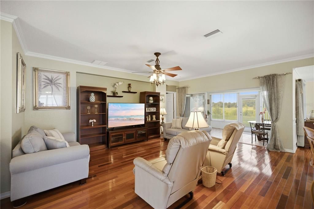 For Sale: $284,900 (2 beds, 2 baths, 1575 Square Feet)