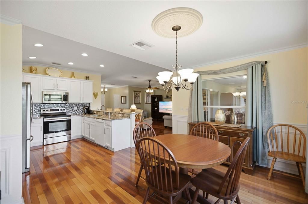 For Sale: $284,900 (2 beds, 2 baths, 1575 Square Feet)