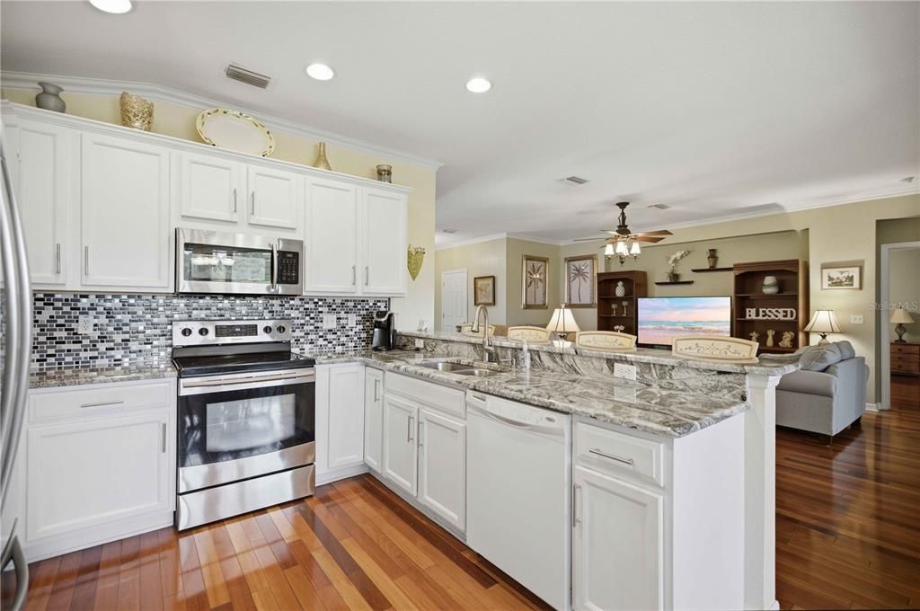 For Sale: $284,900 (2 beds, 2 baths, 1575 Square Feet)