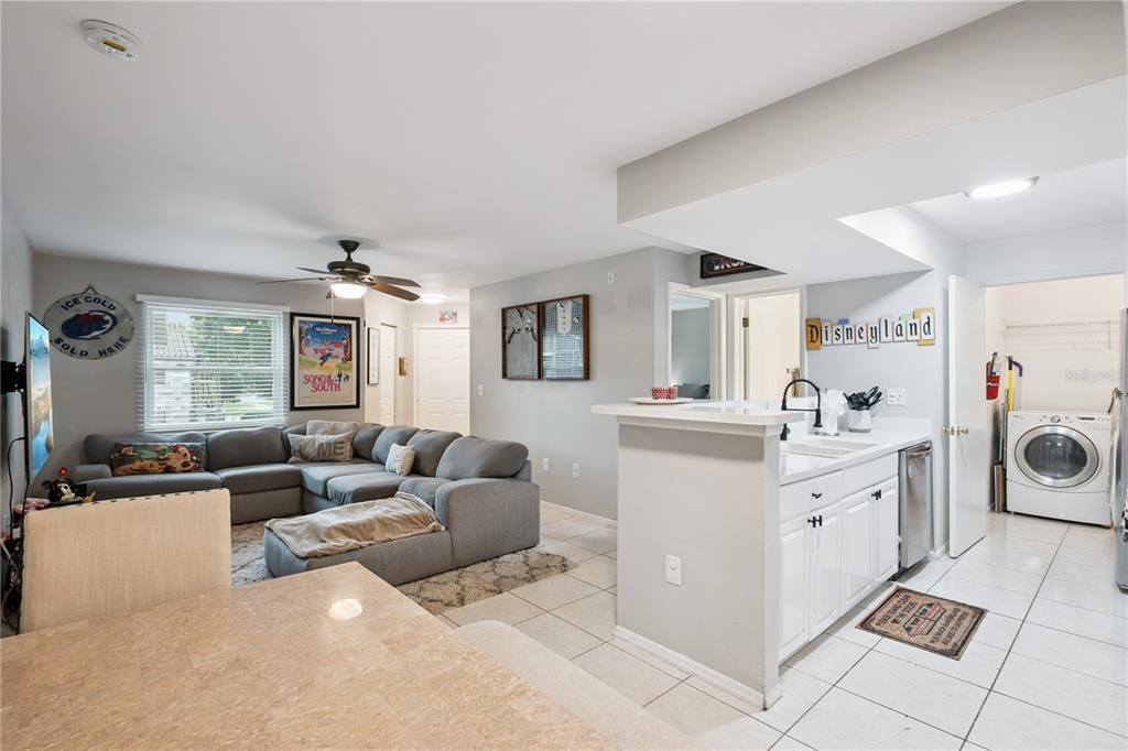 En Venta: $215,000 (2 camas, 2 baños, 937 Pies cuadrados)